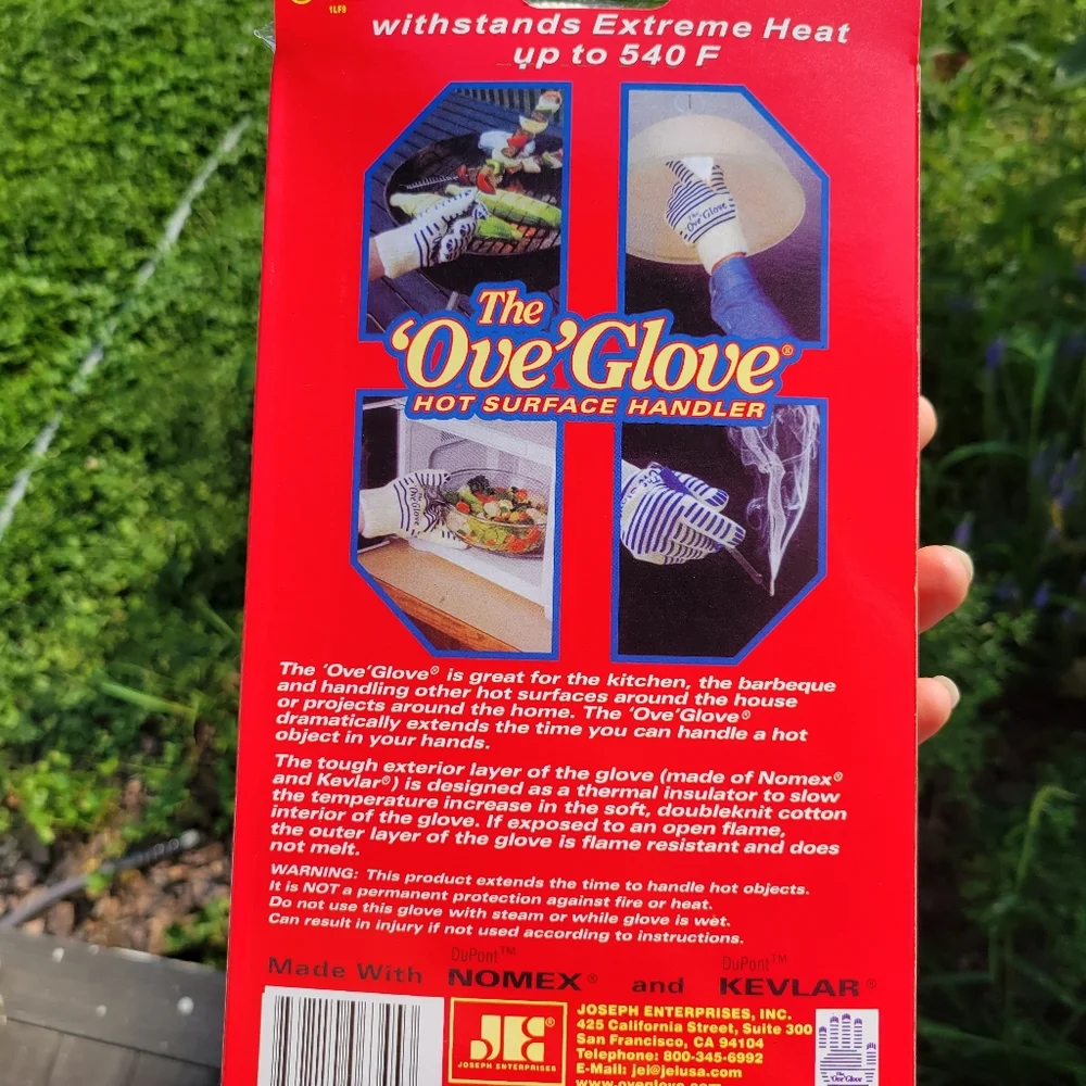 Heat-Resistant Kitchen Glove in Blue and Cream